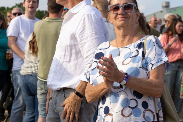 Oeverpop-81